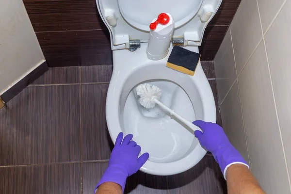 Man Hand Cleaning Toilet Brush Toilet Thoroughly Cleaned Brush — Stock Photo, Image