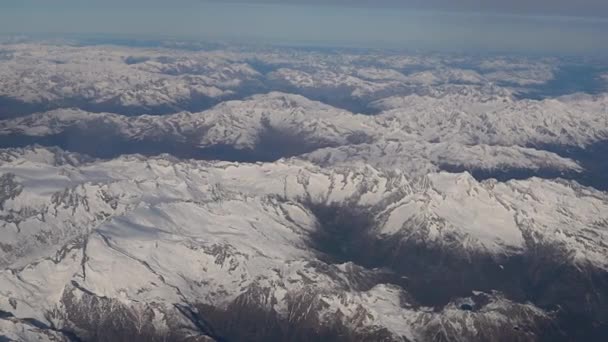 Incredibly Beautiful Landscape Snow Capped Mountain Peaks Rays Setting Sun — Stockvideo