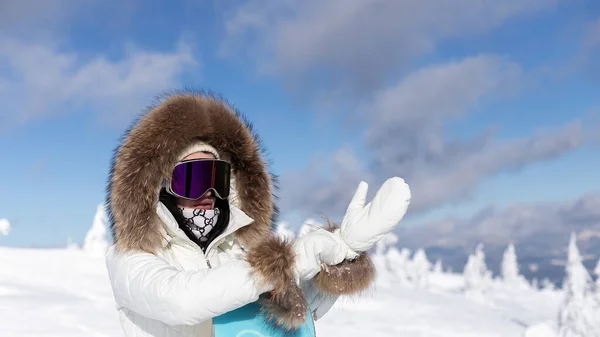 Zima Volný Čas Sport Lidé Koncept Dívka Snowboardista Stojí Snowboardem — Stock fotografie