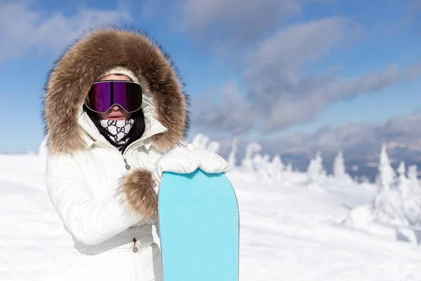 Winter Freizeit Sport Und People Konzept Snowboarderin Steht Mit Snowboard — Stockfoto