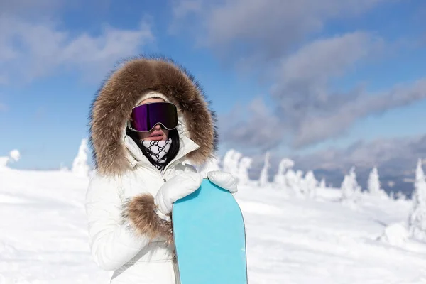 Zima Volný Čas Sport Lidé Koncept Dívka Snowboardista Stojí Snowboardem — Stock fotografie