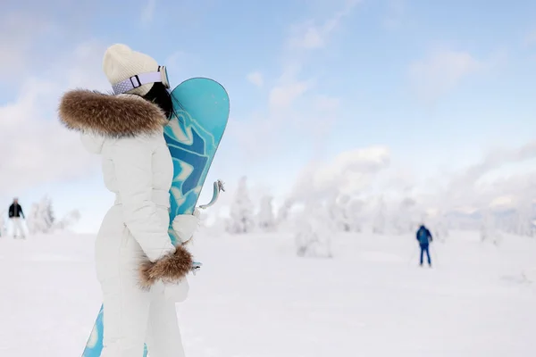 Invierno Ocio Deporte Gente Concepto Esquiador Fondo Las Montañas Nevadas —  Fotos de Stock