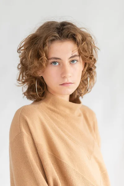 Portrait Beautiful Woman Face Close Portrait Young Curly Hair Studio — Stok Foto