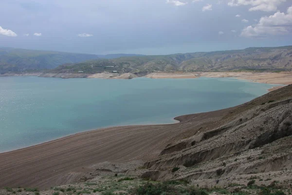 Dağıstan dağlarında Chirkei rezervuarı