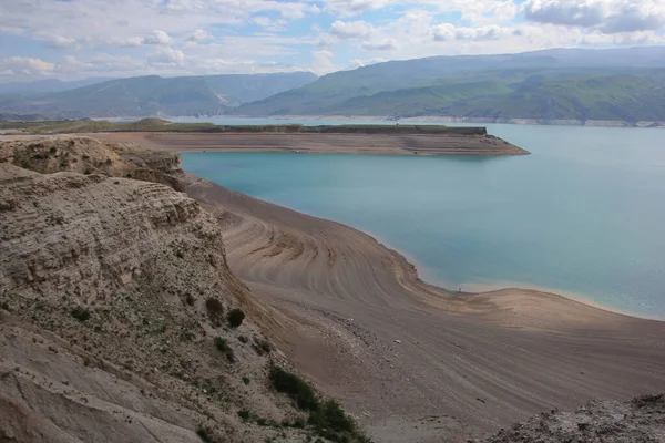 Dağıstan dağlarında Chirkei rezervuarı
