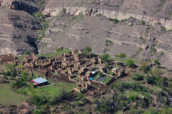 Terk edilmiş etnik aul. Eski terk edilmiş hayalet şehir Gamsutl, Dağıstan, Rusya