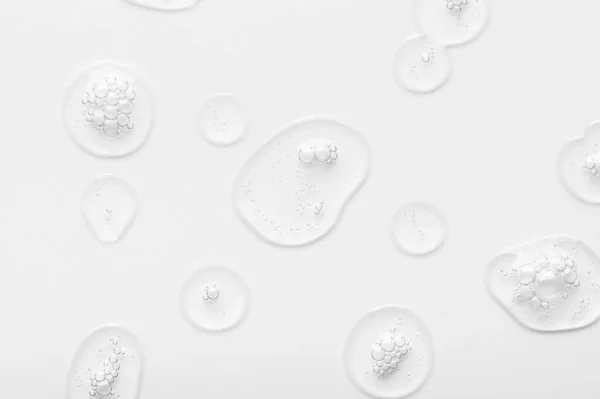 Cosmetisch Product Transparante Druppels Met Belletjes Wit Oppervlak Dichtbij Bovenaanzicht — Stockfoto