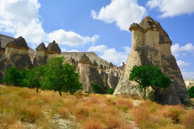 Kapadokya 'nın kalbinde yer alan tuhaf şekilli güzel dağlar.