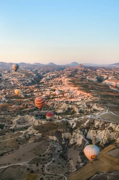 Increíbles Globos Volando Amanecer Entre Las Extrañas Montañas Capadocia — Foto de Stock