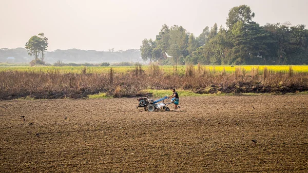 Coltivatore Campo Con Trattore Nelle Stagioni Invernali Catturato Questa Immagine — Foto Stock