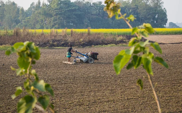 Fermier Cultivant Champ Avec Tracteur Saison Hivernale Capturé Cette Image — Photo