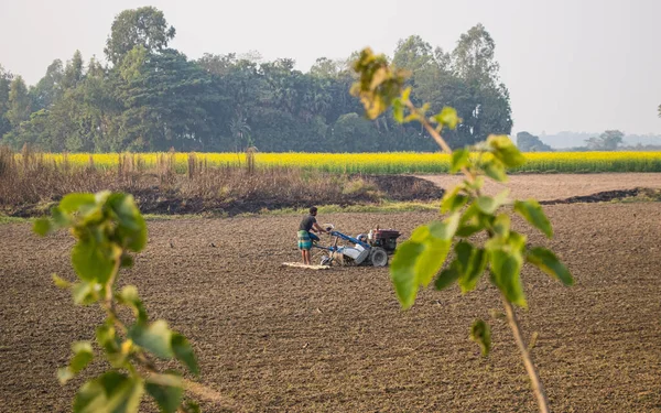 Fermier Cultivant Champ Avec Tracteur Saison Hivernale Capturé Cette Image — Photo