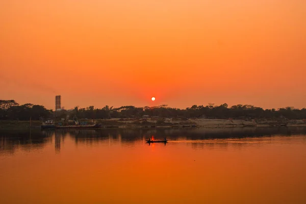 2022 Kışında Nehirde Günbatımı Fotoğrafçılığı Fotoğraf Ocak 2022 Güney Asya — Stok fotoğraf