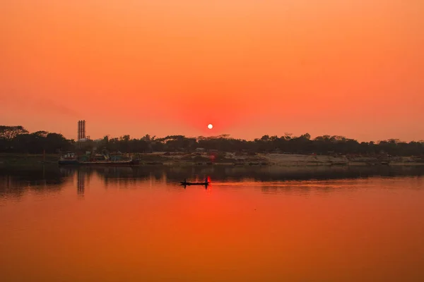 2022 Kışında Nehirde Günbatımı Fotoğrafçılığı Fotoğraf Ocak 2022 Güney Asya — Stok fotoğraf