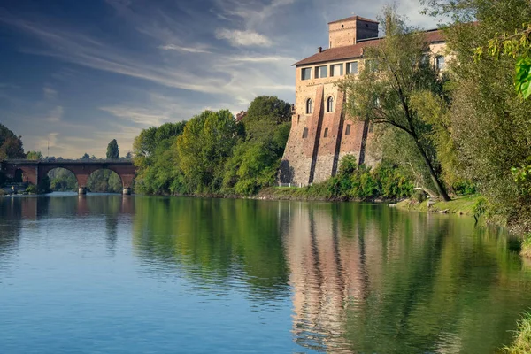 Mainufer Und Alte Mittelalterliche Burgansicht Lombardei Italien — Stockfoto