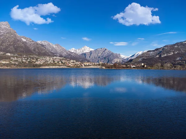 Озеро Анноне Лекко Ломбардия Италия — стоковое фото