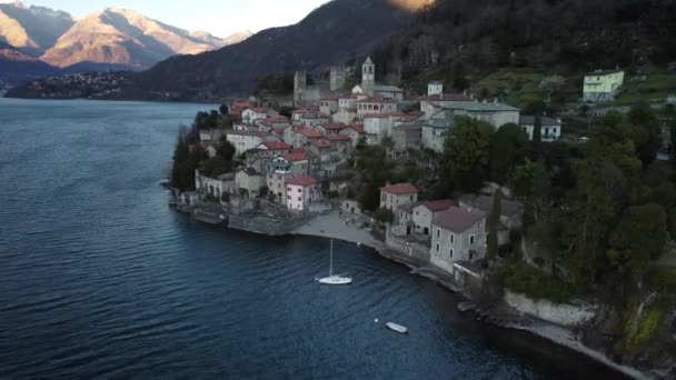 Aeri Como Gölü Nün Yanında Küçük Bir Köy Demirli Tekneli — Stok video