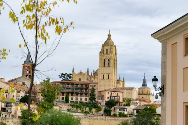 セゴビア スペイン 2021年10月19日 聖母の聖大聖堂教会とサン フルトス セゴビア その大きさと優雅さのために大聖堂の女性として知られています スペインで ヨーロッパ — ストック写真
