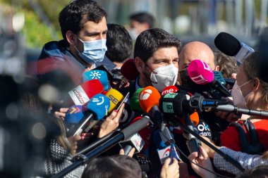 MADRID, İSPAN - 1 Mart 2022. Fernando Lpez Miras, İspanya 'da düzenlenen basın toplantısında Murcia Bölgesi Başkanı. Halk Partisi 'nin İspanyol politikacısı, PP. Fotoğraf:.