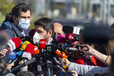 MADRID, İSPAN - 1 Mart 2022. Fernando Lpez Miras, İspanya 'da düzenlenen basın toplantısında Murcia Bölgesi Başkanı. Halk Partisi 'nin İspanyol politikacısı, PP. Fotoğraf:.