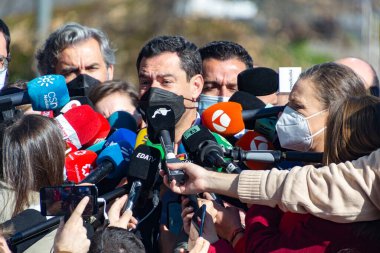 MADRID, İSPAN - 1 Mart 2022. Juan Manuel Moreno, Cunta de Andaluca 'nın başkanı, İspanya' da bir basın toplantısında. Halk Partisi 'nin İspanyol politikacısı, PP. Fotoğraf:.