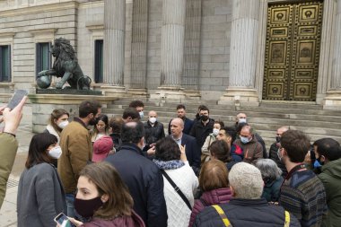 MADRID, İSPAN - 15 Mart 2022. İspanya Parlamentosu 'ndaki İspanyol milletvekilleri Madrid, İspanya' daki milletvekilleri kongresi önünde yapılan fotoğraf oturumunda. Fotoğraf:.