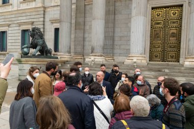 MADRID, İSPAN - 15 Mart 2022. İspanya Parlamentosu 'ndaki İspanyol milletvekilleri Madrid, İspanya' daki milletvekilleri kongresi önünde yapılan fotoğraf oturumunda. Fotoğraf:.
