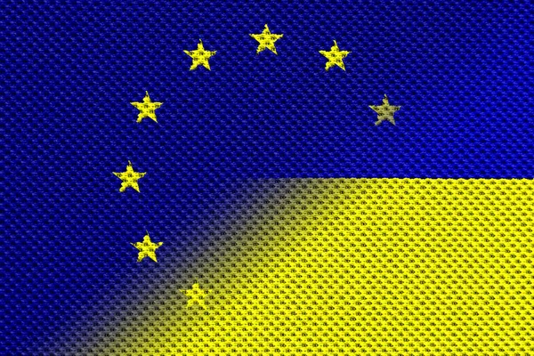 欧州連合 とウクライナ 欧州連合の旗とウクライナの旗 援助の概念 国の協会 政治的 経済的関係 糸とロープの質感でフラグを立てます イラスト — ストック写真