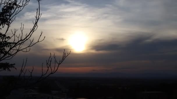 Sunset Sunset High Clouds Leaving Sky Orange Blue Backlight Leaves — Vídeo de stock