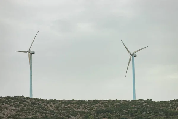 Větrné Turbíny Větrný Mlýn Pohybu Který Vyrábí Čistou Obnovitelnou Energii — Stock fotografie