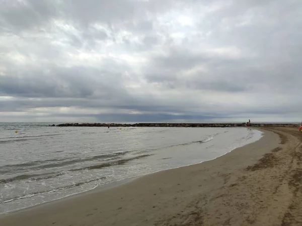 Море Пляж Шторм Стормове Небо Небом Покритим Сірими Хмарами Поруч — стокове фото