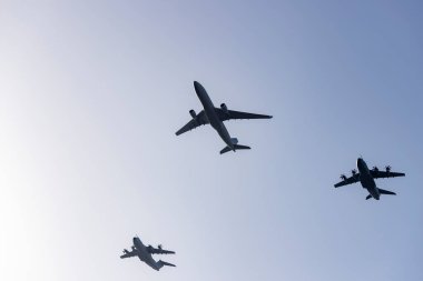 Avlanmak. Uçak. Askeri araç. İspanya Hava Kuvvetleri 12 Ekim Ulusal Günü için Madrid sokaklarında prova yapıyor. MADRİD, İSPAN - 5 EKİM 2022.