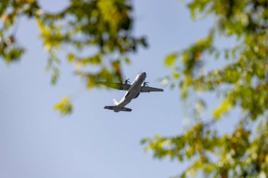 Avlanmak. Uçak. Askeri araç. İspanya Hava Kuvvetleri 12 Ekim Ulusal Günü için Madrid sokaklarında prova yapıyor. MADRİD, İSPAN - 5 EKİM 2022.