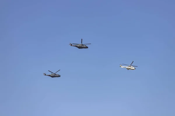Ελικόπτερο Αεροπλάνο Στρατιωτικό Όχημα Ισπανική Αεροπορία Την Ημέρα Της Εθνικής — Φωτογραφία Αρχείου