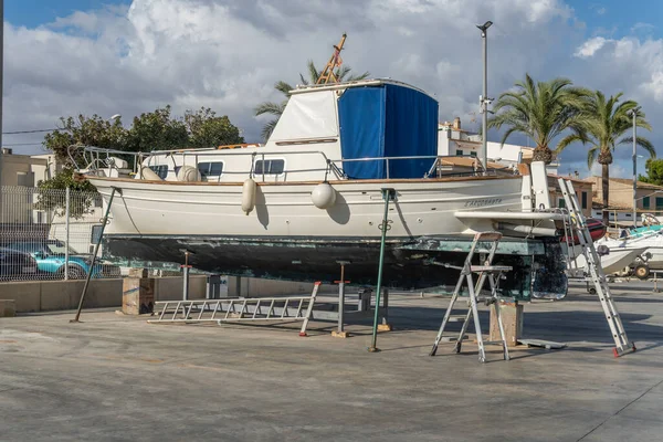 Estanyol Spain October 2021 Recreational Boat Supported Metal Tripods Future — Stock Photo, Image