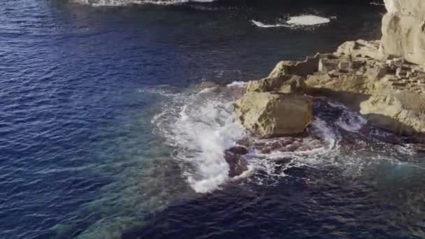 Rotskust Van Het Eiland Mallorca Met Rustige Middellandse Zee Bij — Stockvideo