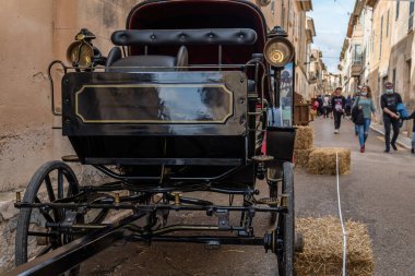 Porreres, İspanya; 31 Ekim 2021: 31 Ekim 'de Majorcan' ın Porreres kentinde düzenlenen yıllık sonbahar festivali. Mallorca adasından antika at arabalarının sergisi.