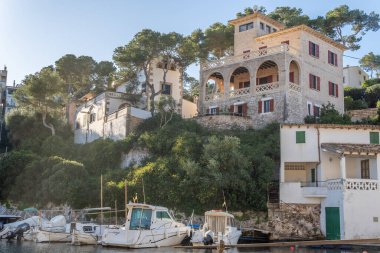 Cala Figuera, İspanya; Aralık 06 2021: İspanya 'nın Mallorca adasındaki Cala Figuera kentinin turistik ve pitoresk manzarası