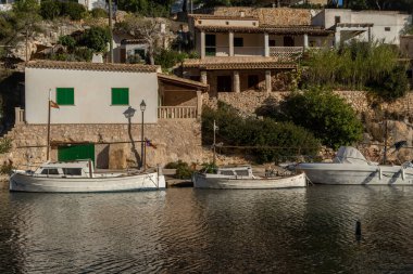 Cala Figuera, İspanya; Aralık 06 2021: İspanya 'nın Mallorca adasındaki Cala Figuera kentinin turistik ve pitoresk manzarası