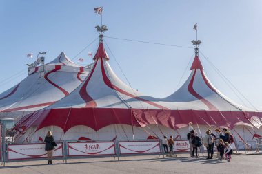 Palma de Mallorca, İspanya; 12 Aralık 2021: Alegria Circus tesisleri, güneşli bir günde Palma de Mallorca şehrinin kenar mahallelerinde.