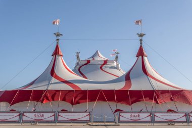 Palma de Mallorca, İspanya; 12 Aralık 2021: Alegria Circus tesisleri, güneşli bir günde Palma de Mallorca şehrinin kenar mahallelerinde.