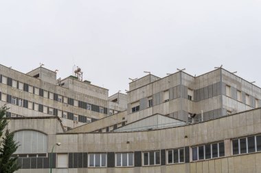 Palma de Mallorca, İspanya; Ocak 02 2022: Bulutlu bir günde İspanya 'nın Palma de Mallorca şehrinde terk edilmiş Son Dureta Hastanesi