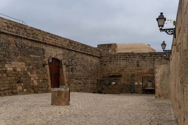 General, İspanya 'nın San Carlos, Palma de Mallorca askeri müzesine bakın.