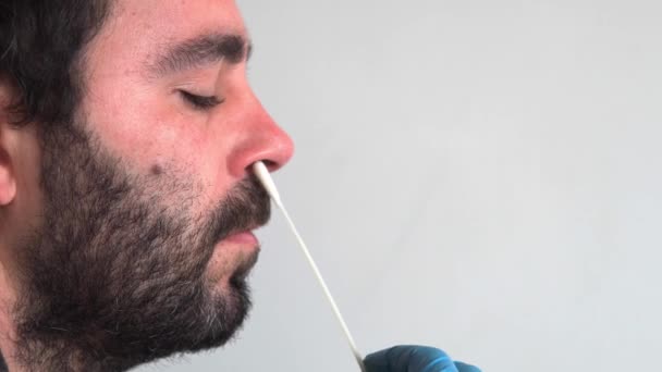 Close Brown Caucasian Man Beard Performing Antigen Test Blue Medical — Stock videók