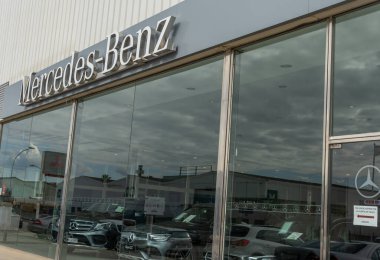 Manacor, İspanya; 20 Ocak 2022: Mercedes-Benz araba galerisi İspanya 'nın Manacor şehrinde.