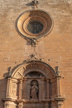 İspanya 'nın Llucmajor kentindeki Sant Bonaventura Manastırı' nın ana cephesi.