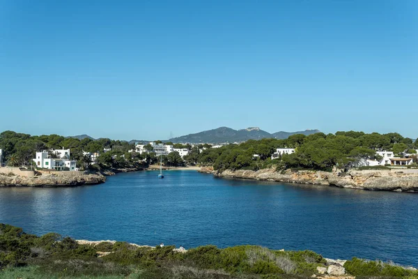 Uitzicht Rotskust Van Mallorcaanse Stad Cala Spanje — Stockfoto
