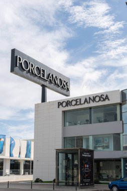 Palma de Mallorca, İspanya; çok uluslu inşaat şirketi Porcelanosa 'nın ana cephesi. Palma de Mallorca, İspanya