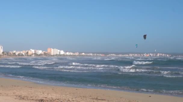 General View Playa Palma Mallorca Windy Afternoon People Kitesurfing — Vídeo de stock