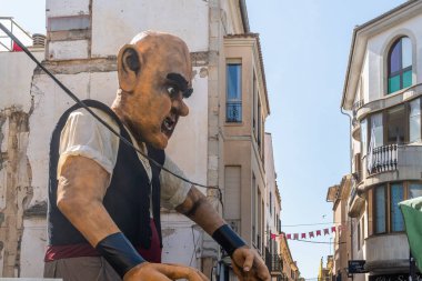 Manacor, İspanya; 14 Mayıs 2022: Manacor Encantat festivali kapsamında, Majorcan kültürünün rondalles adı verilen dev bir karakterinin heykeli